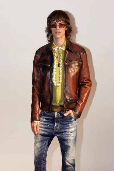 Look 12
